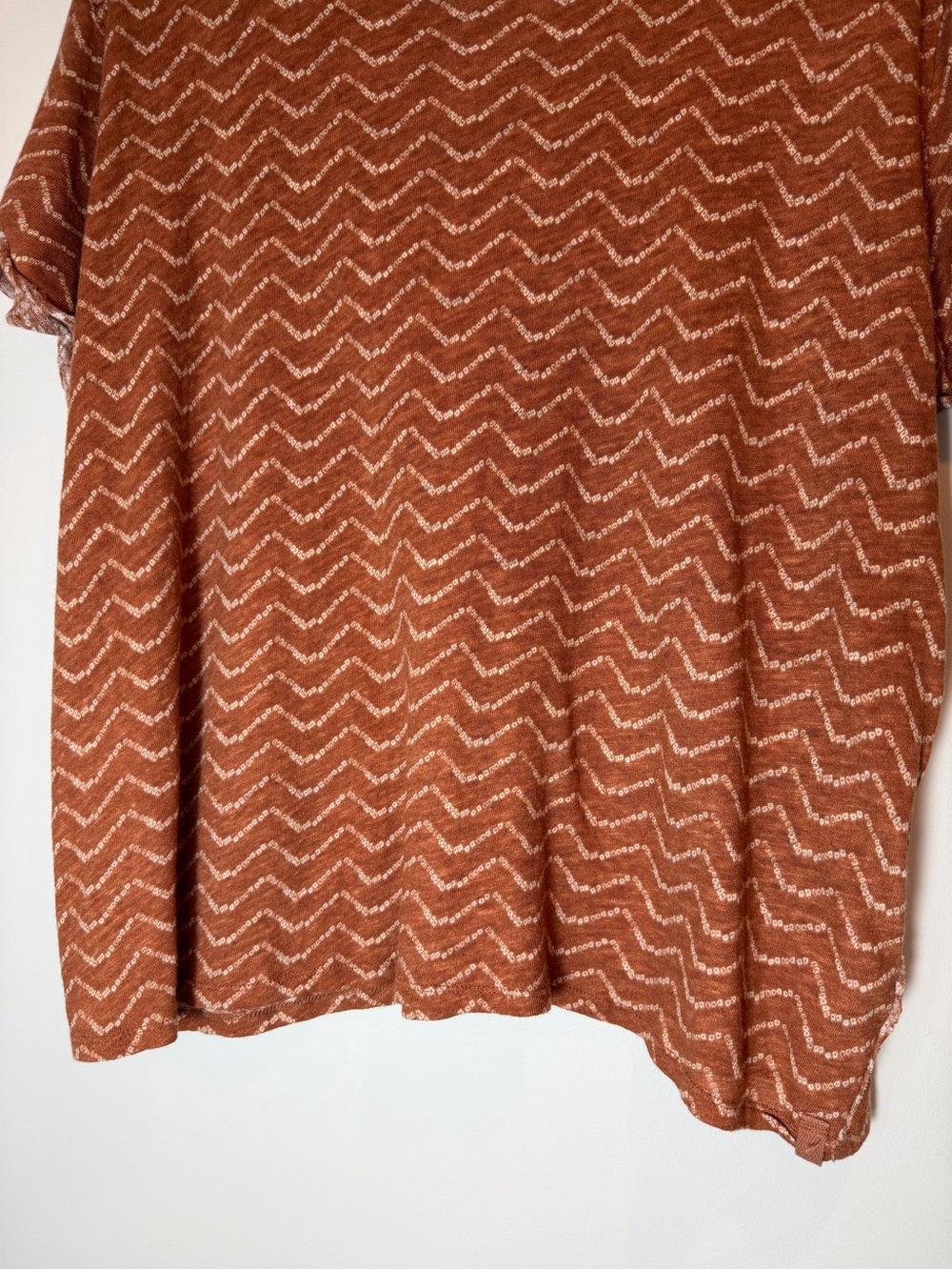 Free People We The Free Bali Backpacker Tee Zig Zap Print Rust Size Small - Picture 5 of 11